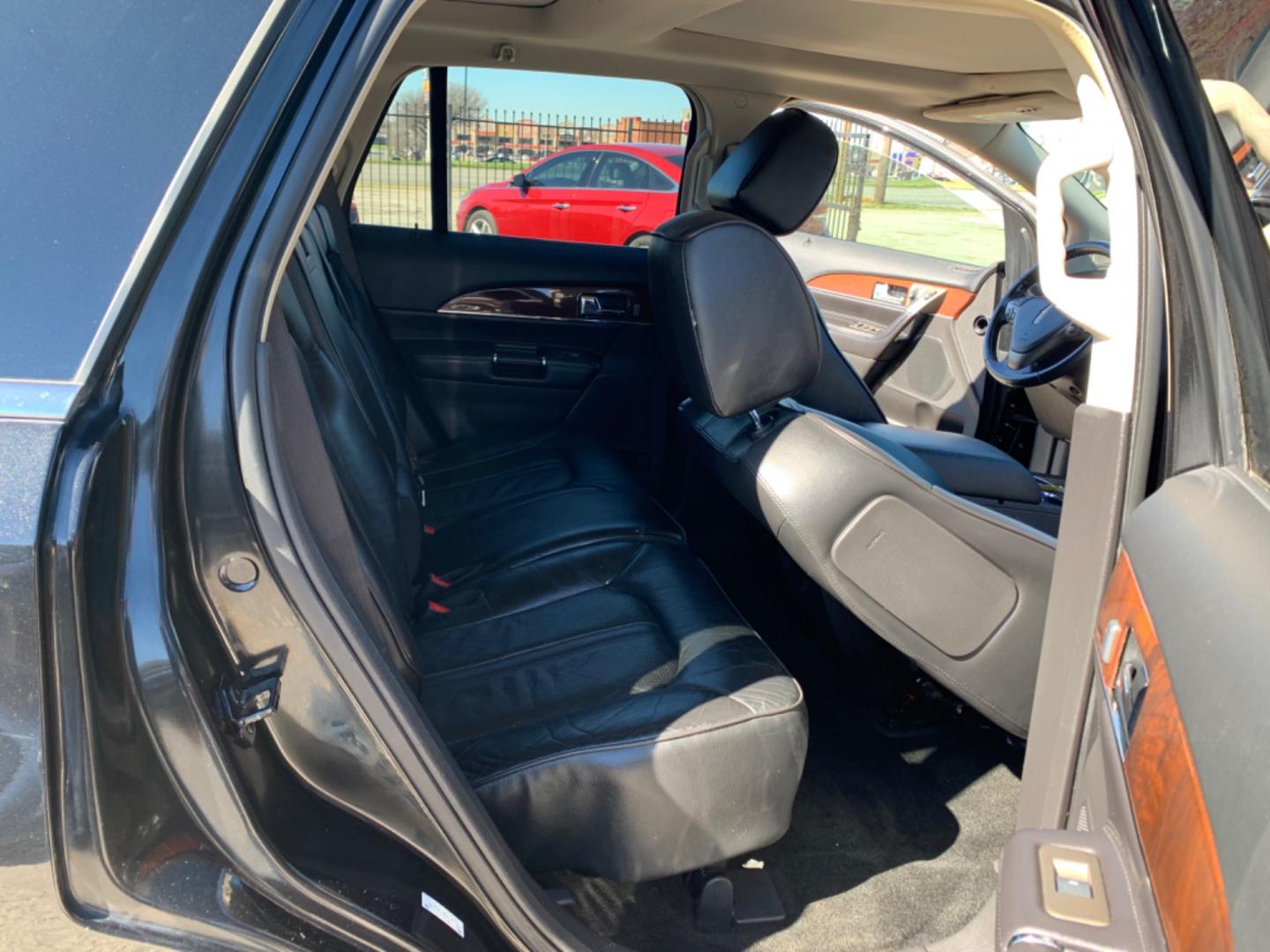 2013 Black /Black Lincoln MKX (2LMDJ8JK7DB) with an V6 - 3.7L 3726cc 227ci GAS MFI vin K - 4 valve DOHC engine, AUTOMATIC transmission, located at 1830 North Belt Line Road, Irving, TX, 75061, (469) 524-0199, 32.834373, -96.993584 - Photo#14